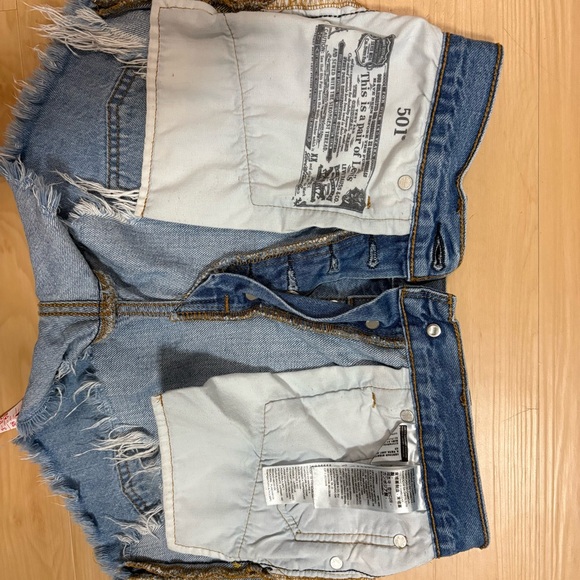 Levi’s 501 Cut Off Jean Shorts Size 24 Light Wash Distressed High Rise - Picture 8 of 10